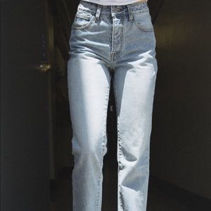 Brandy Melville John Galt Light Wash Mom Jeans!!!